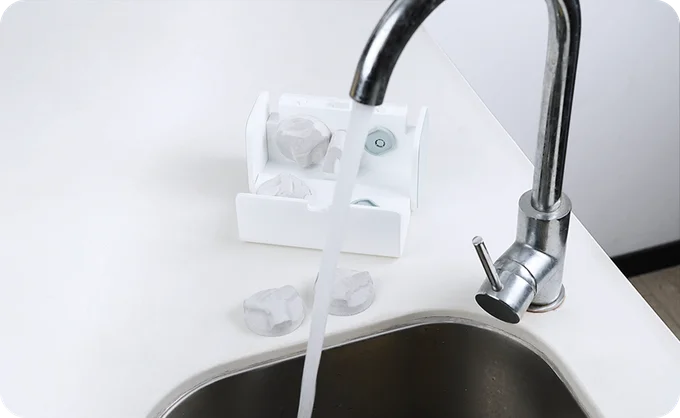 LensHD: Hands-Free Lens-Cleaning Station Made Simple