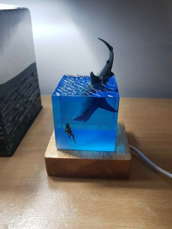 Hnub Kawg Promotion 50% OFF -3D Shark Diver Kho kom zoo nkauj LED Teeb