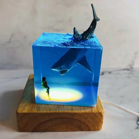 Last Day Promotioun 50% OFF -3D Shark Diver Dekoratioun LED Lamp