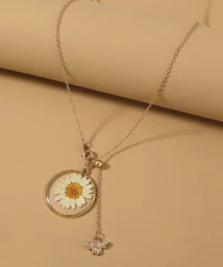 Vintage Daisy Bee Necklace