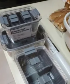 FRESHFOOD™ MULTI-FUNCTIONAL FOOD STORAGE CONTAINER