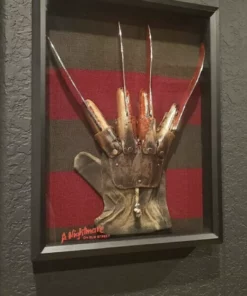 👻FREDDY KRUEGER A NIGHTMARE HO ELM STREET GLOVE AND SWEATER DISPLAY👻