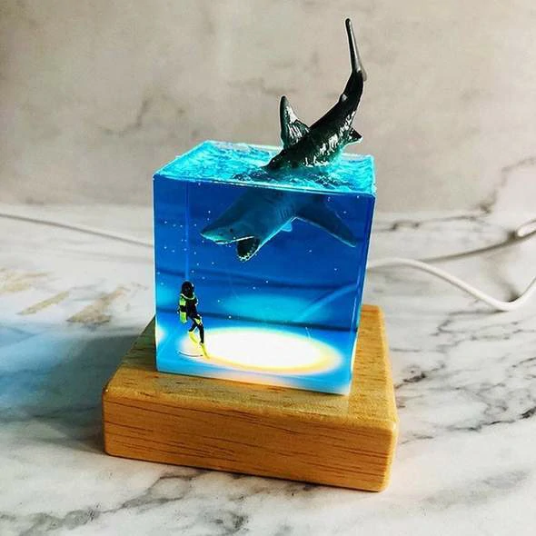 Hyrwyddo Diwrnod Diwethaf 50% OFF -3D Shark Diver Addurno LED Lamp