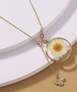 Vintage Daisy Bee Necklace