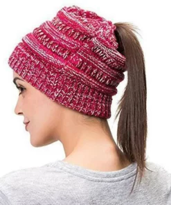 Разпродажба за Хелоуин - мека плетена шапка с конска опашка