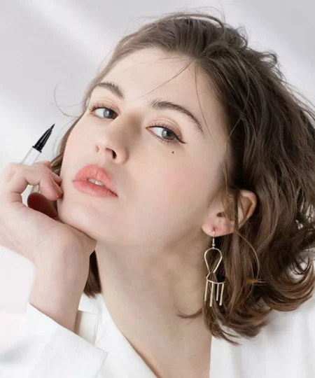 (50٪ OFF) قلم كحل ماجيك سريع الجفاف مقاوم للماء ملون
