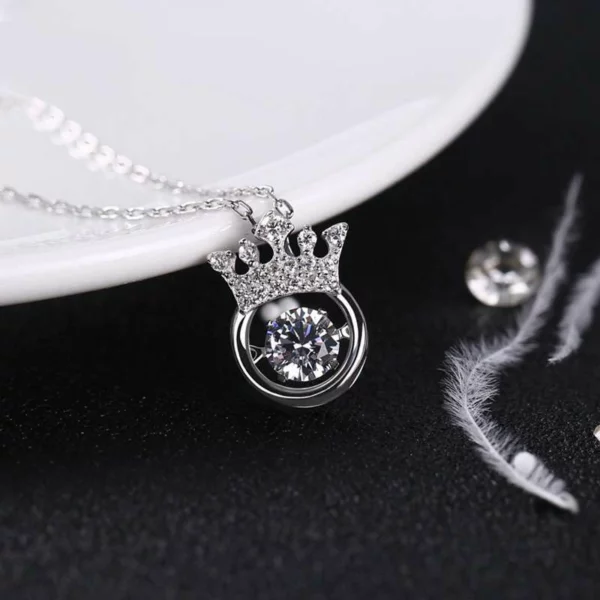 (මුල් නත්තල් අලෙවිය- 50% අඩුවෙන්) Beating Heart Crown Smart Necklace