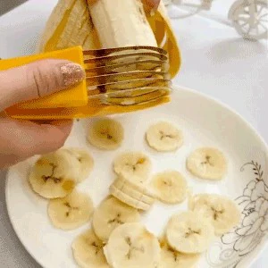 (OFERTA DE VERANO - AHORRE 50% DE DESCUENTO) Perfect Banana Slicer: COMPRE 2 Y OBTENGA 2 GRATIS