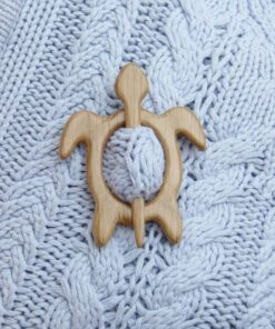 Brooch Pin With Wooden Animal Pattern (Sweater Clip)