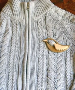 Brooch Pin With Wooden Animal Pattern (Sweater Clip)