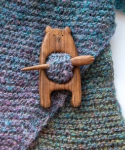 Brooch Pin With Wooden Animal Pattern (Sweater Clip)