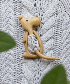 Brooch Pin With Wooden Animal Pattern (Sweater Clip)