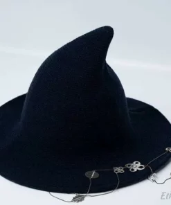 The Modern Witches Hat - Vorútgáfa