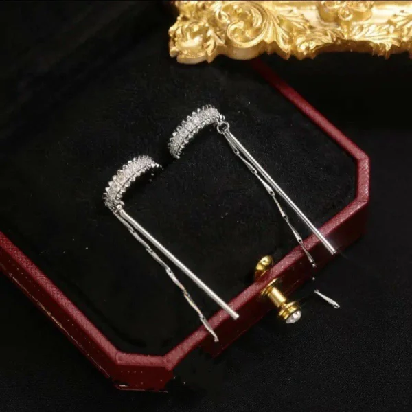 (2022 nijjiersferkeap - no 50% koarting) Cube Molecular Tassel Long Ear Clip (KEJJE 4 KRY NU 20% KORTING)