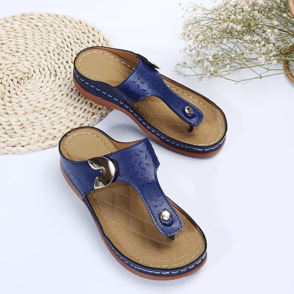 2022 Summer New Women's Metal Decor Feature Pattern Wedge Flip-Flops