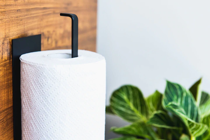 MOUNTED PAPER TOWEL HOLDER