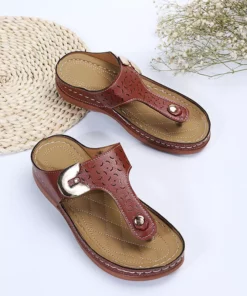 2022 Summer New Women's Metal Decor Feature Pattern Wedge Flip-Flops