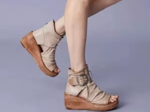 SANDALS - CHIC AND COMFORTABLE