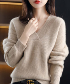 CASHMERE SWEATER NG BABAENG V-NECK