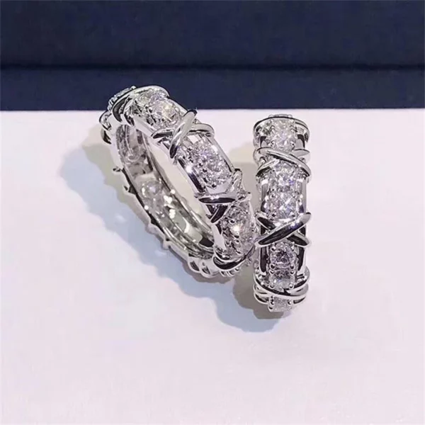 Магнитное циркониевое кольцо с крестом и полным муассанитом с бриллиантами