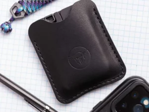LEATHER SLEEVE